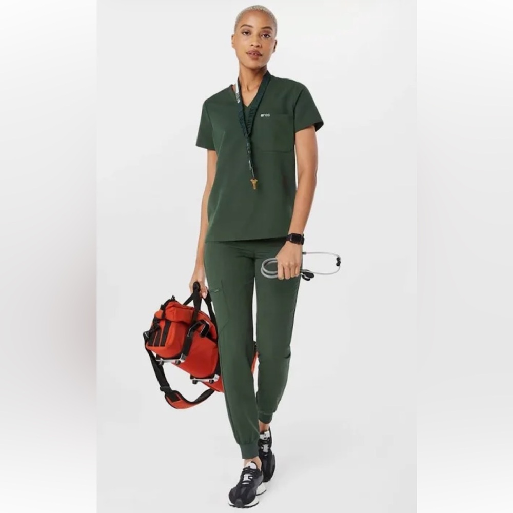 FIGS Medium Scrub Set